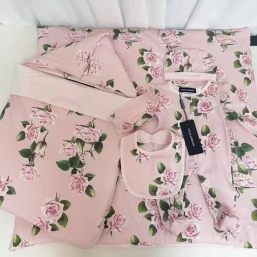 طقم مواليد للبنات خمس قطع من دولتشي قابانا