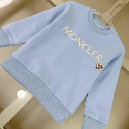 سويت شيرت قطن باللون السماوي عليه شعار الماركه