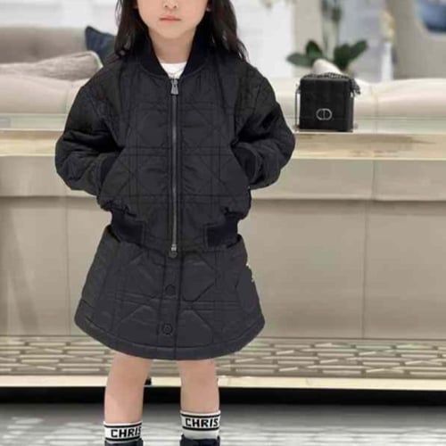 جاكيت من قماش تقني ماكروكاناج باللون الاسود