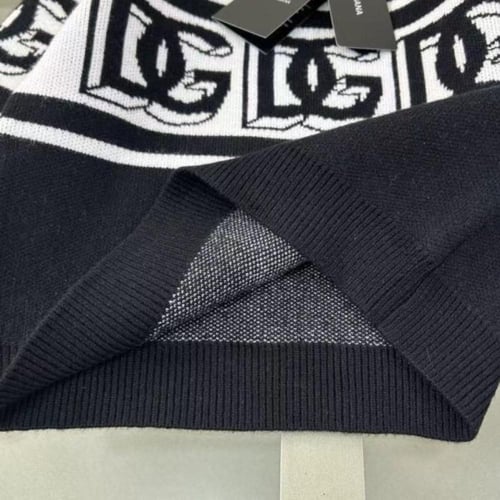 سويتر من الصوف الناعم