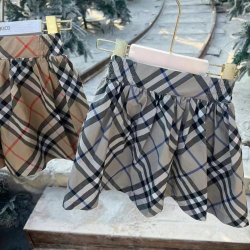 تنورة كلاسيكيه قصيره بنقشة كاروهات