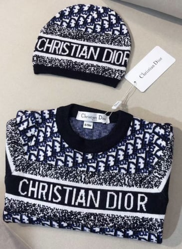 افرول كريستن ديور مع باندان لحديثي الولادة ولغاية...