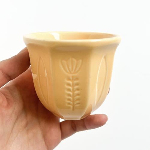 كوب فنجال اصفر منقط