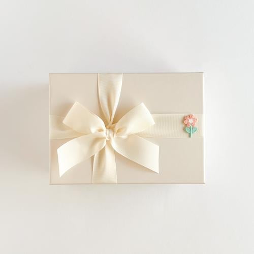 ستكر قماشي ورد ملون