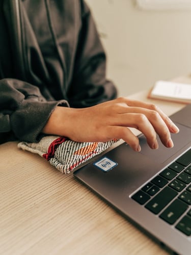 سناده - لون أسود