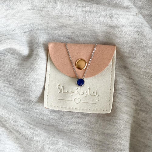 سلسال باللون الأزرق