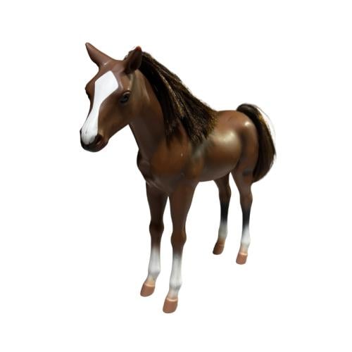 مجسم حصان بني كلاسيكي بتصميم واقعي وشعر ناعم