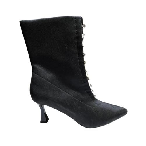 بوت نسائي أسود برباط أمامي – حذاء شتوي بكعب وتصميم...