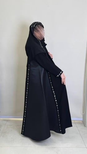 عباية حياكه بقماش سرميك اندونيسي سواد فاحم