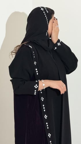 عباية وتين بتدخيل مخمل موف