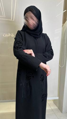 عبايه جوخ بتطريز مخمل اسود