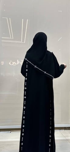 عباية وتين بتدخيل مخمل اسود
