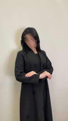 عبايه ورده بقماش لنن تطريز