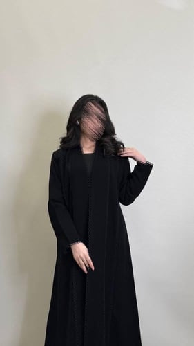 عباية ولاء بقماش كوبرا سواد فاحم