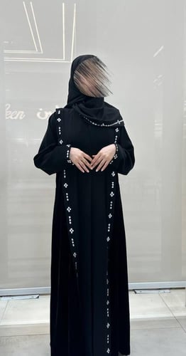 عباية وتين بتدخيل مخمل اسود