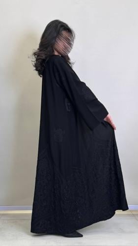 عباية مهاء بتطريز هاري سواد فاحم