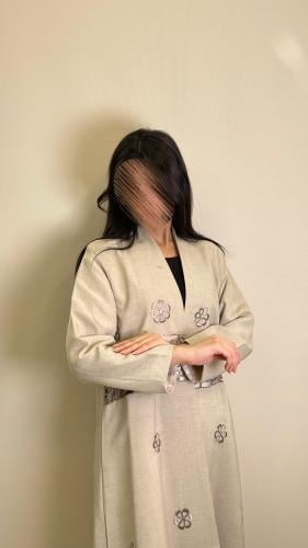 عبايه ورده بقماش لنن تطريز