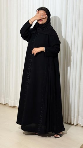 كريب باربي بتطريز مع قماش مكسر جنب