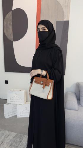 A triangular headscarf