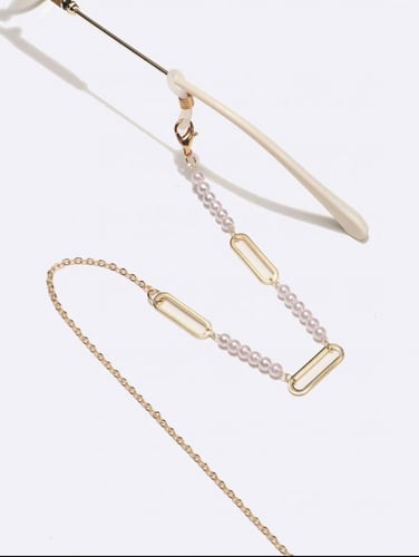 سلسلة نظارات مزخرفة بشكل اسطواني ذهبي 11844