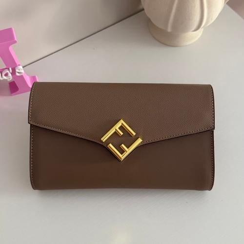 FENDI بيج مقاس وسط