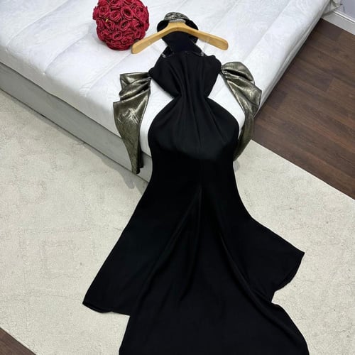 فستان باربي لمعه الصدريه