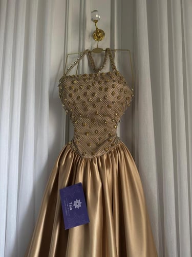 فستان ذهبي ملكي