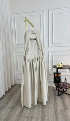 فستان لينين طويل أنيق بلون كريمي هادئ