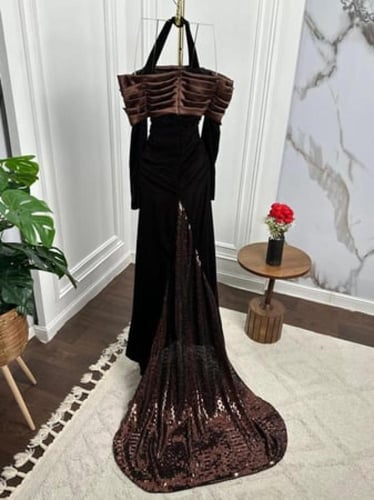 فستان بني محمل