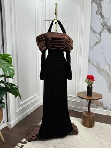 فستان بني محمل