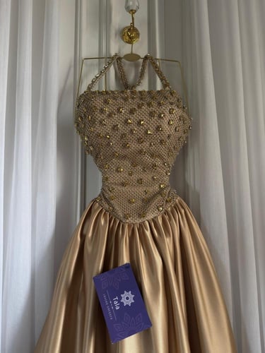 فستان ذهبي ملكي