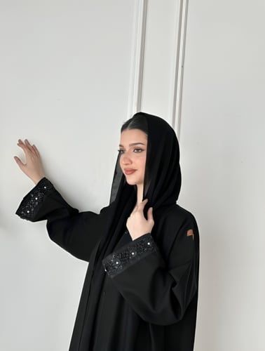 شيك ورد أسفل الكم