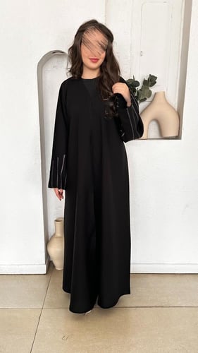 عباية الملكة خيوط علي الكم