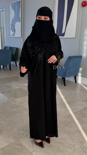 عباية كتان تطريز ورود