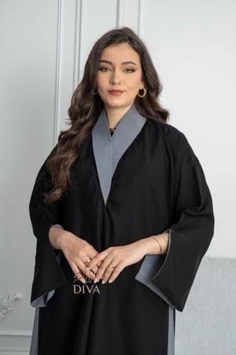 عبايه ياقه رمادي وع العباية