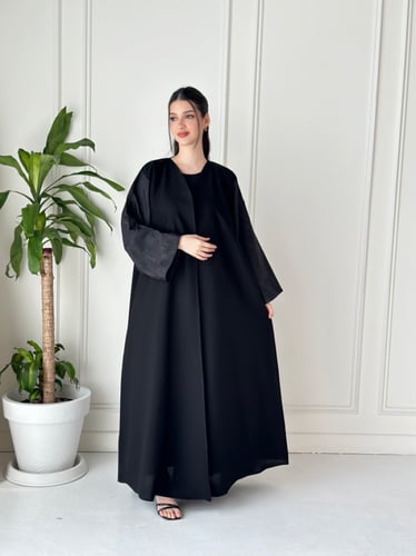 عبايه تفته ورد أسود كامل الكم