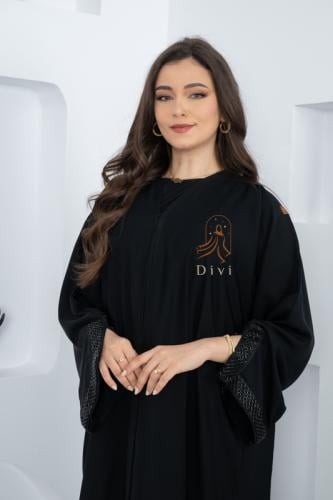 عبايه حرير سودا كم تطريز مفتوح