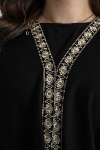 عبايه كتان كلفه ذهبي ع الكم والعبايه