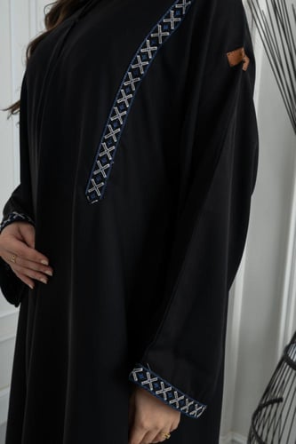 عبايه كريب ملكي كلفه ازرق ع الكم والعباية نص