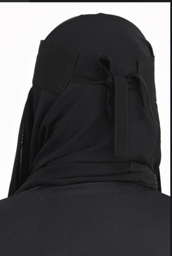 نقاب كبير ربطه