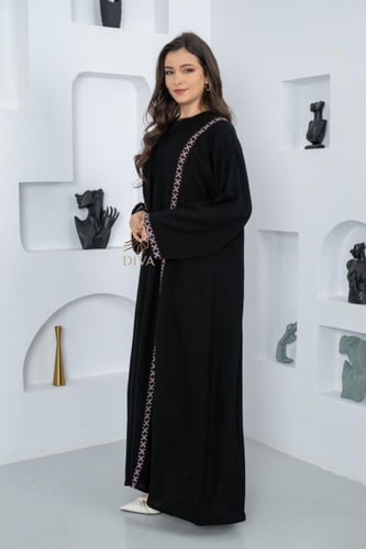 عبايه كريب ملكي خط أحمر ع الكم والعباية