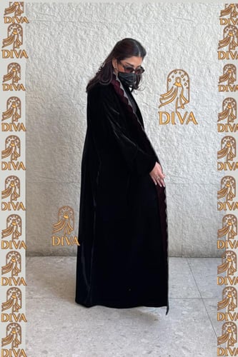 عباية وقار عنابي