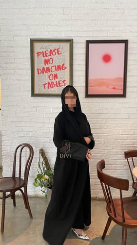 اغصان كحلي طرف الكم