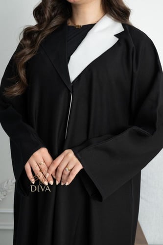 عبايه كتان ياقه ابيض نص