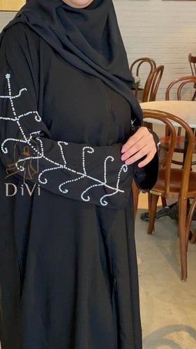 عبايه تطريز ابيض كامل الكم