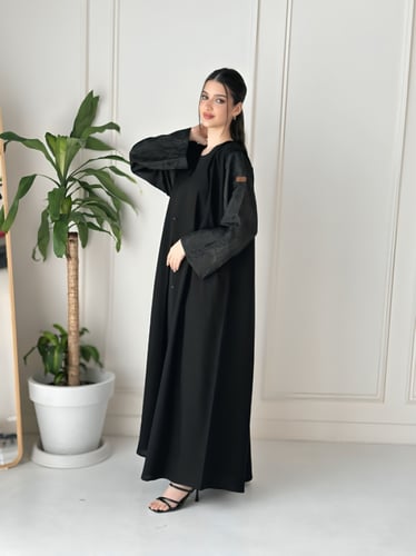 عبايه تفته ورد أسود كامل الكم
