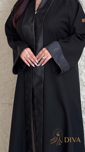 عباية كريب ملكي تدخلية جاكار