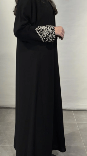 عبايه ديفا أغصان تطريز علي الكم