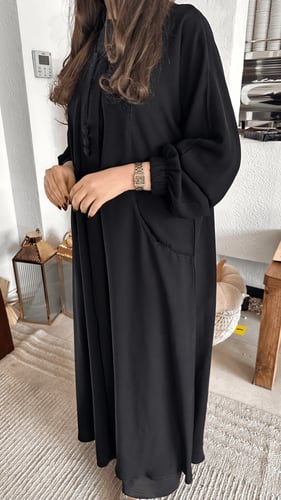 عباية كم قبضة بجيوب أمامية