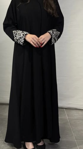 عبايه ديفا أغصان تطريز علي الكم